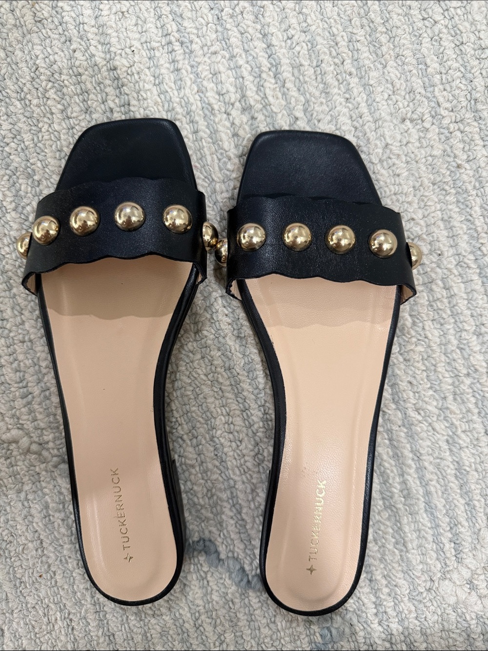 Tuckernuck size 8 excellent condition black leather gold studded Brooke sandal